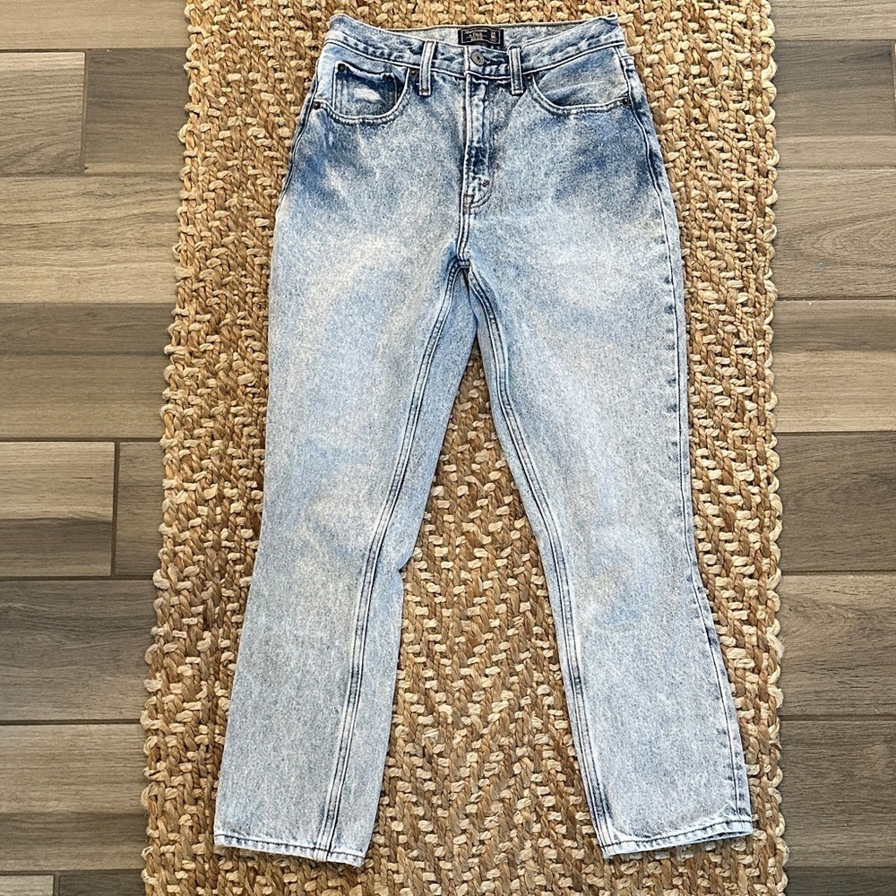 Abercrombie & Fitch high rise Mom Jean size 24